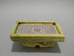 四井雄大 コンテナ鎮座台（スパム） 