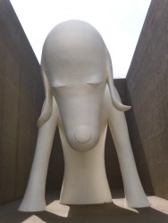 青森県立美術館 奈良美智　青森犬