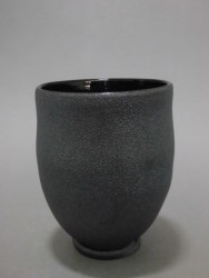 黒ガラスの茶碗