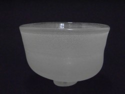 白ガラスの茶碗2