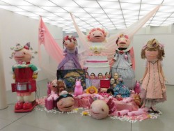 松井えり菜展　顔の惑星 