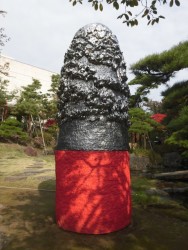 桑田卓郎 庭の展示